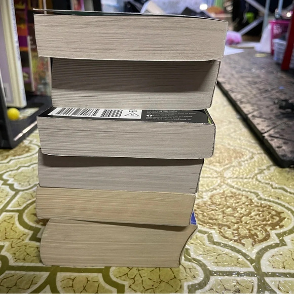 Book bundle for anyone who loves a quick read - Picture 5 of 6